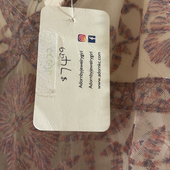 Romper size medium - Picture 4 of 5